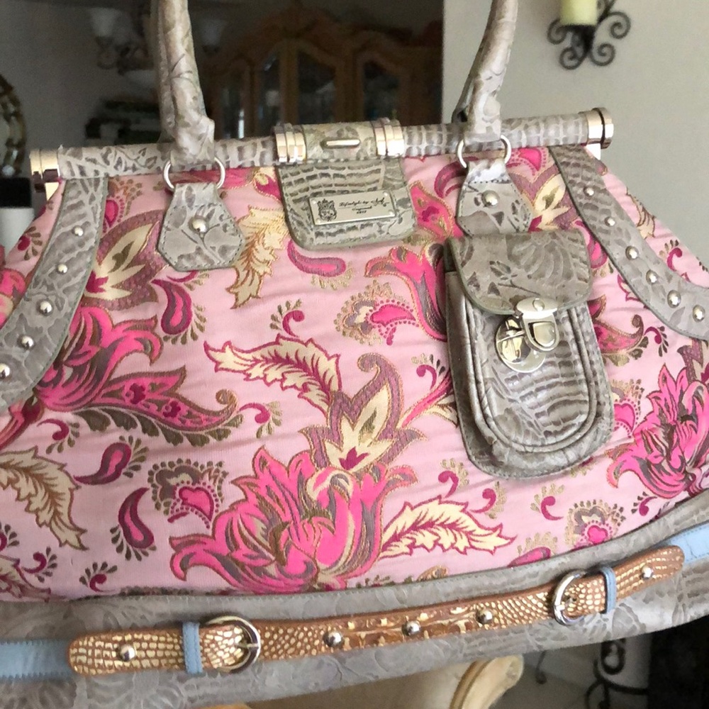 Handbags - Picture 2 of 4